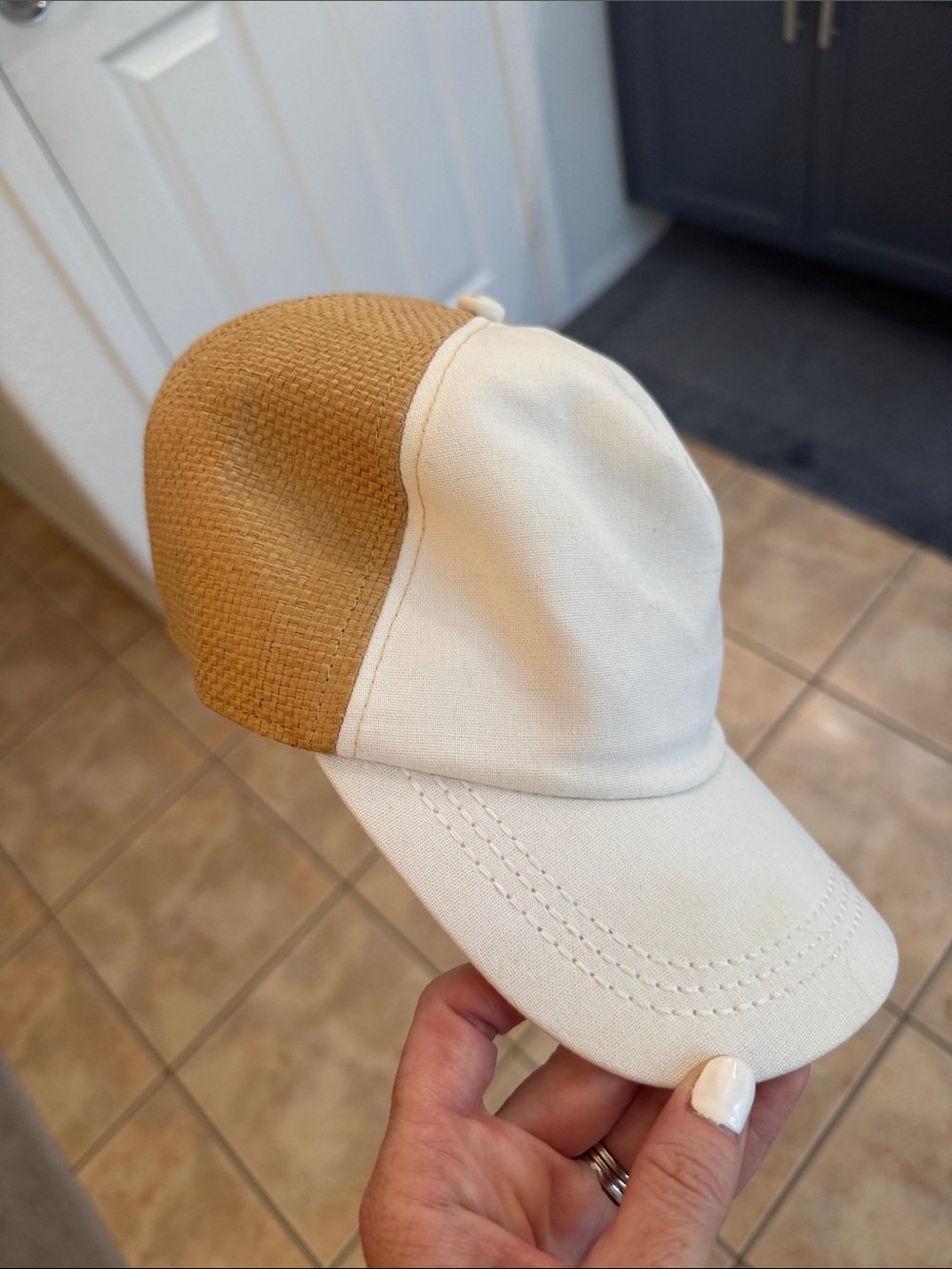 Women’s Roxy hat - Picture 2 of 4